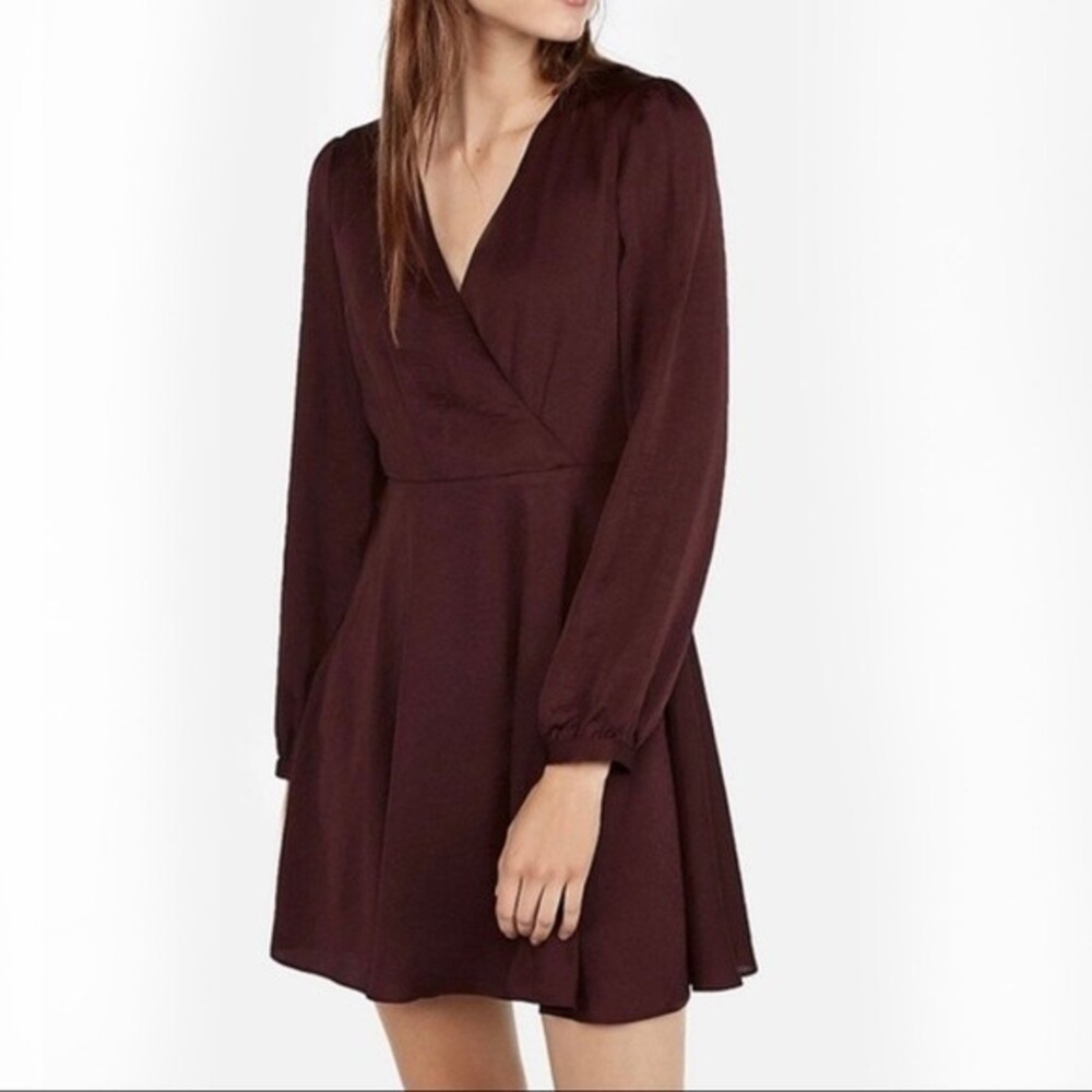 EXPRESS Cabernet Dress Surplice Fit and Flare Long Sleeve Size Large NEW
